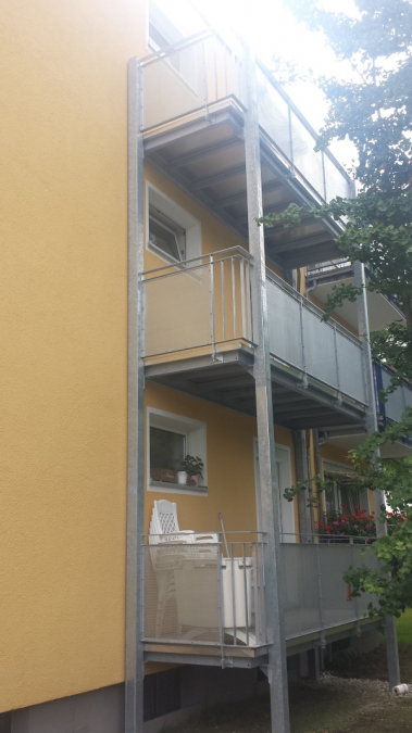 Balkonbau in München & Bayern - nachgerüsteter Systembalkon - DK Schlosserei